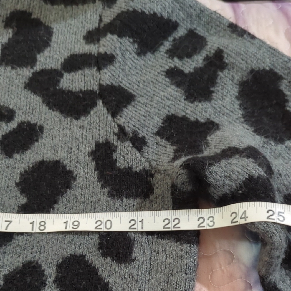 6/$15 Cozy Leopard Print Crewneck Sweater – Gray/Black (XXL) | By George - Picture 9 of 15